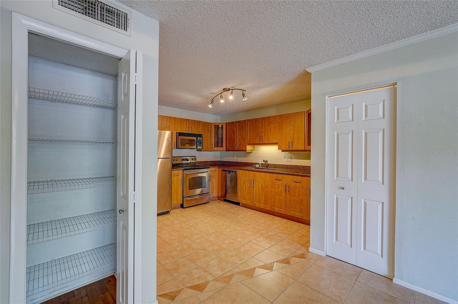 10509 WATERVIEW CT, TAMPA, FL, 33615