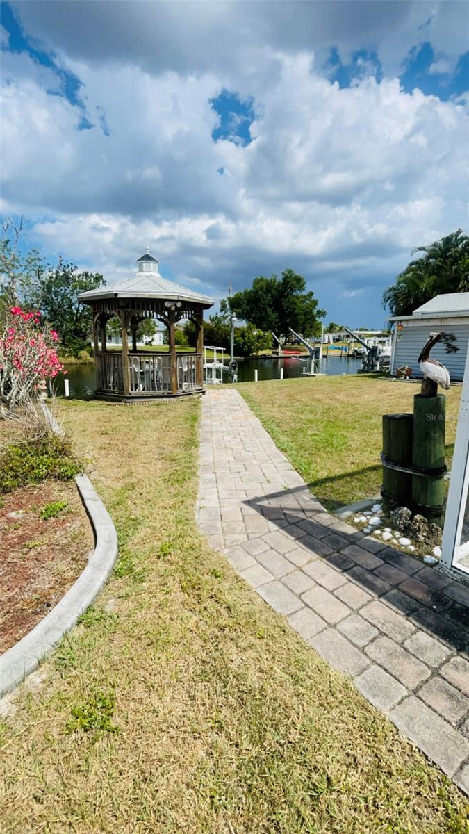 631 PALMETTO DR NE, PORT CHARLOTTE, FL, 33952