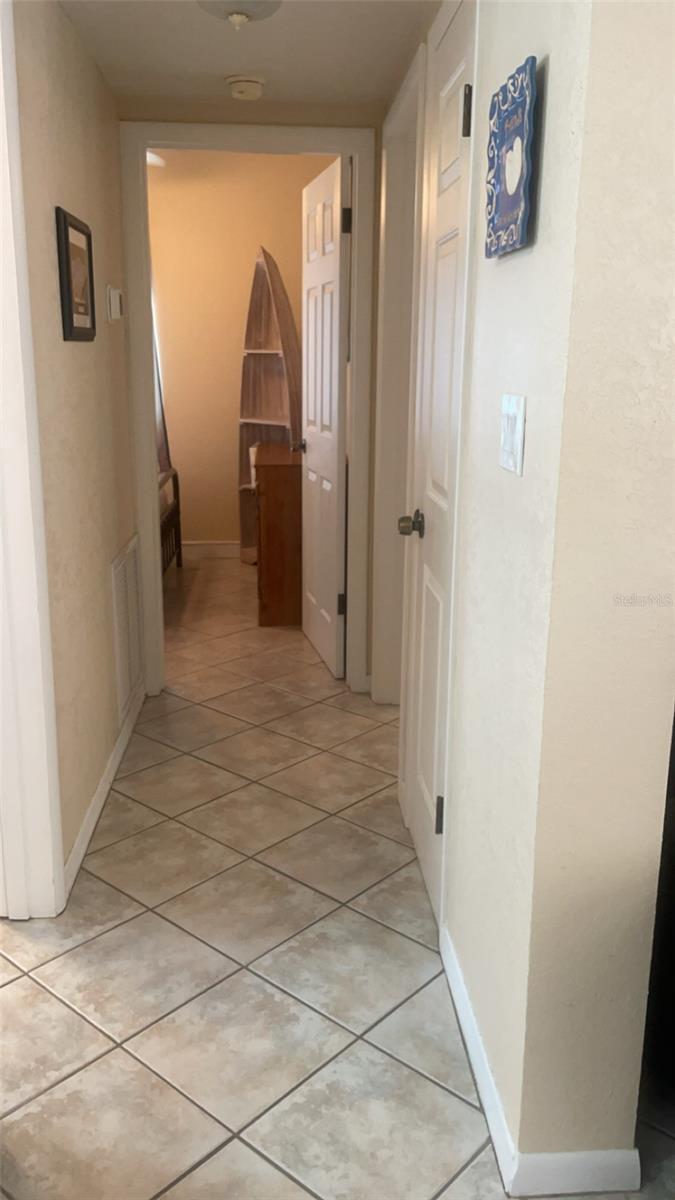 631 PALMETTO DR NE, PORT CHARLOTTE, FL, 33952