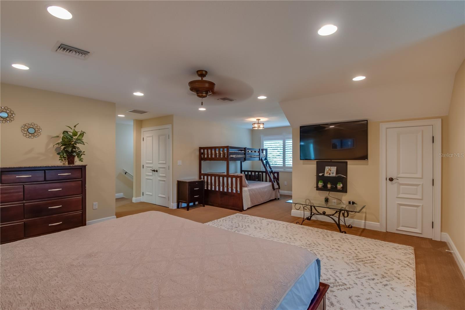 OM700620 Property Photo