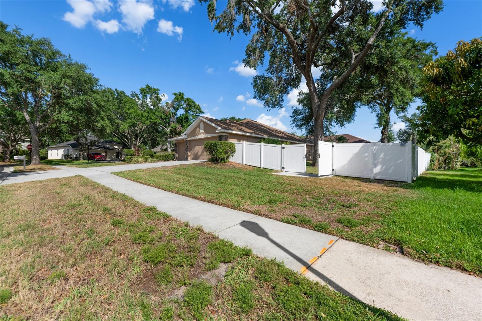 2402 BLUE STONE CT, VALRICO, FL, 33594