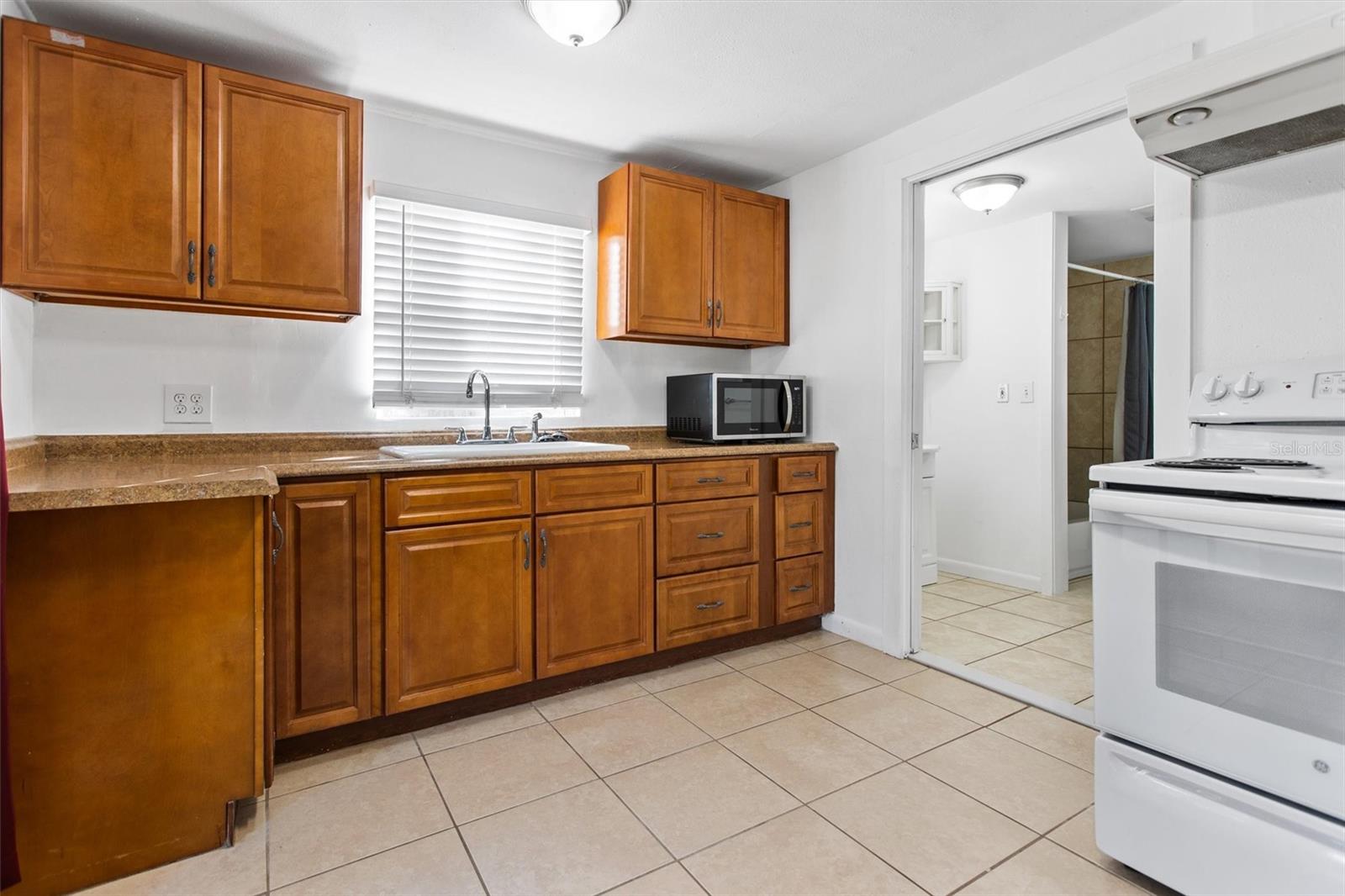 904 LAKEVIEW RD #Unit B, CLEARWATER, FL, 33756