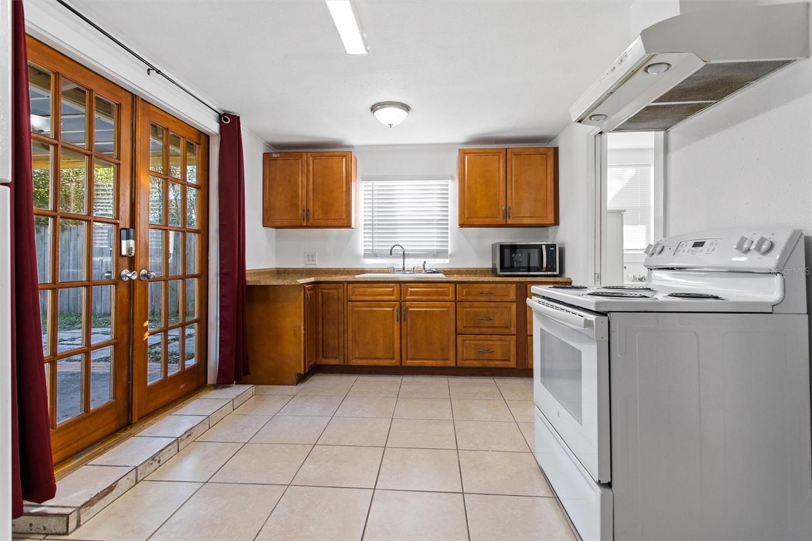 904 LAKEVIEW RD #Unit B, CLEARWATER, FL, 33756