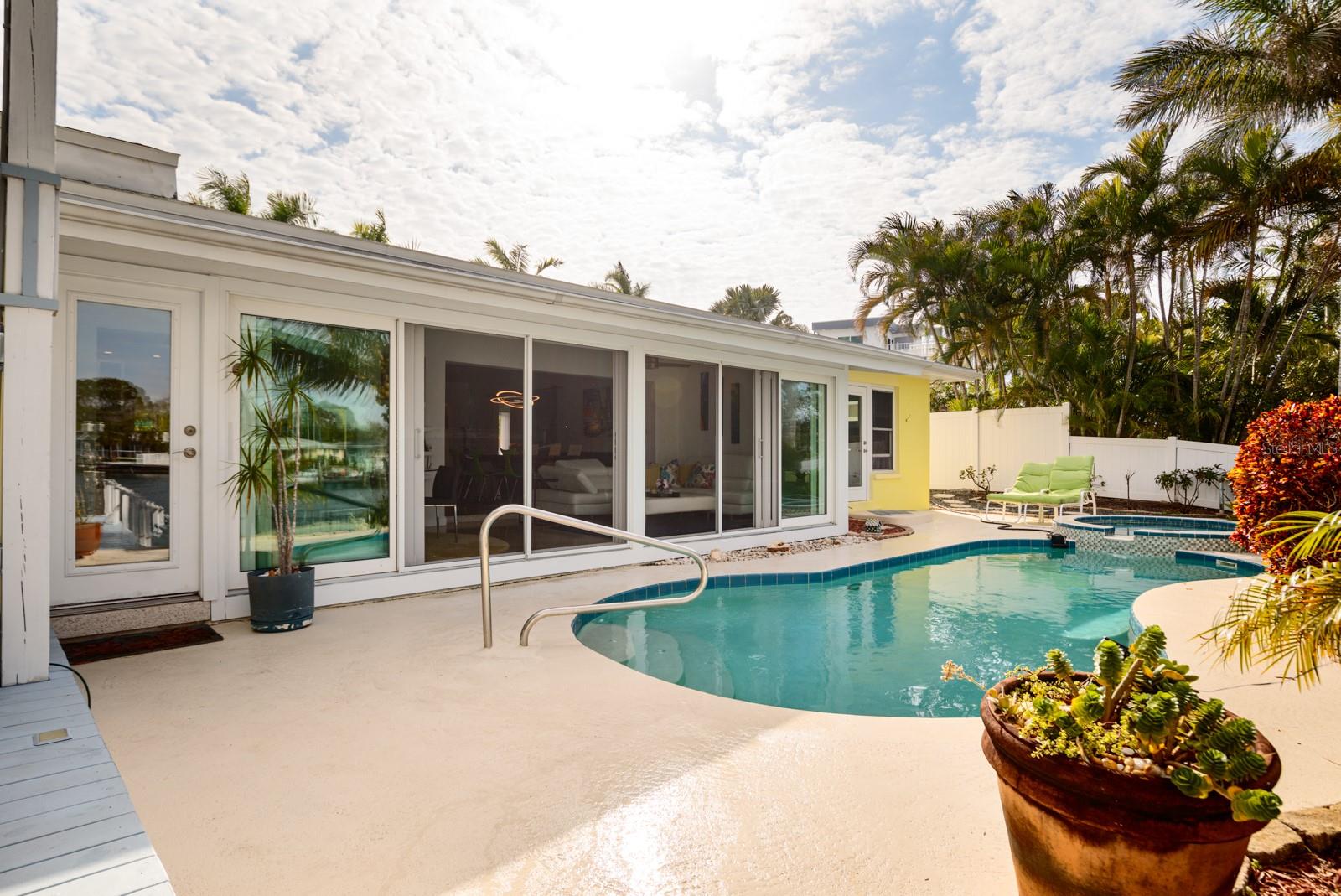 2487 W BAY ISLE DR SE, ST PETERSBURG, FL, 33705