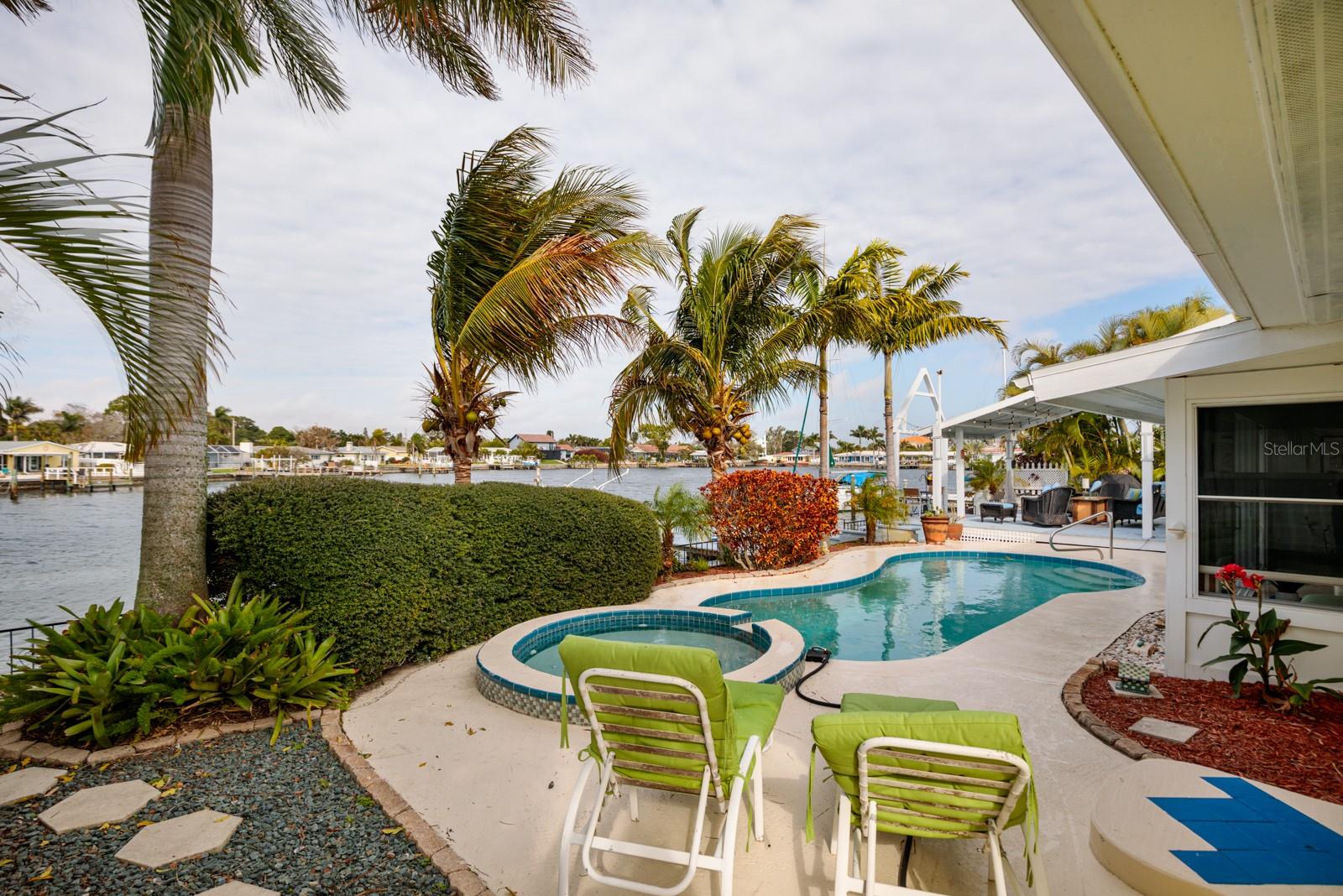 2487 W BAY ISLE DR SE, ST PETERSBURG, FL, 33705