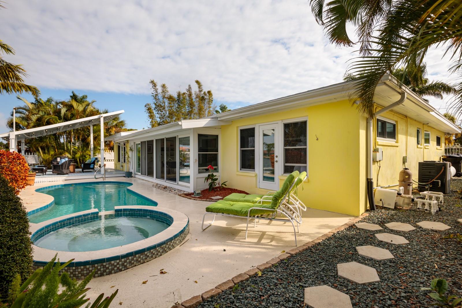 2487 W BAY ISLE DR SE, ST PETERSBURG, FL, 33705