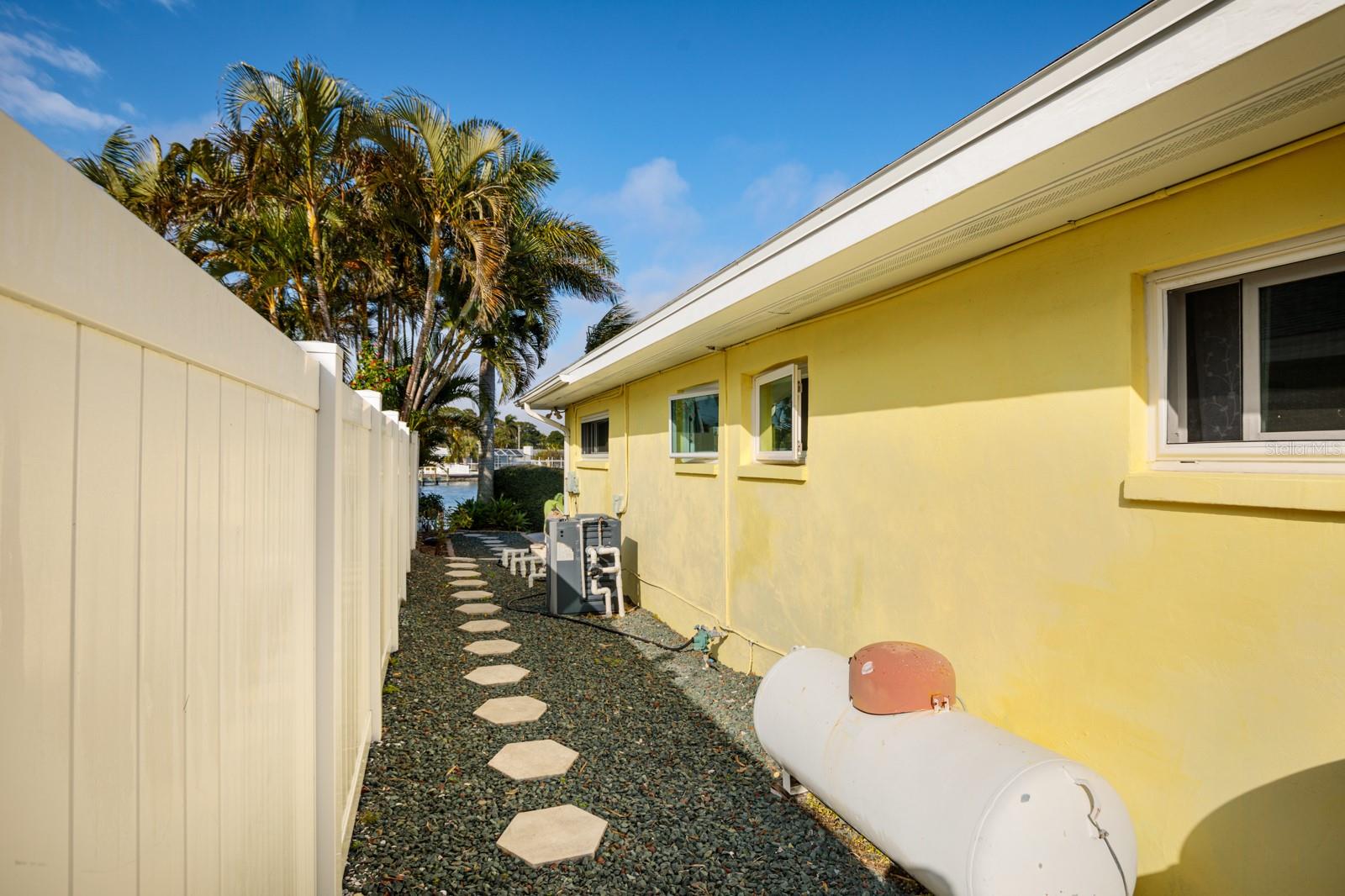 2487 W BAY ISLE DR SE, ST PETERSBURG, FL, 33705