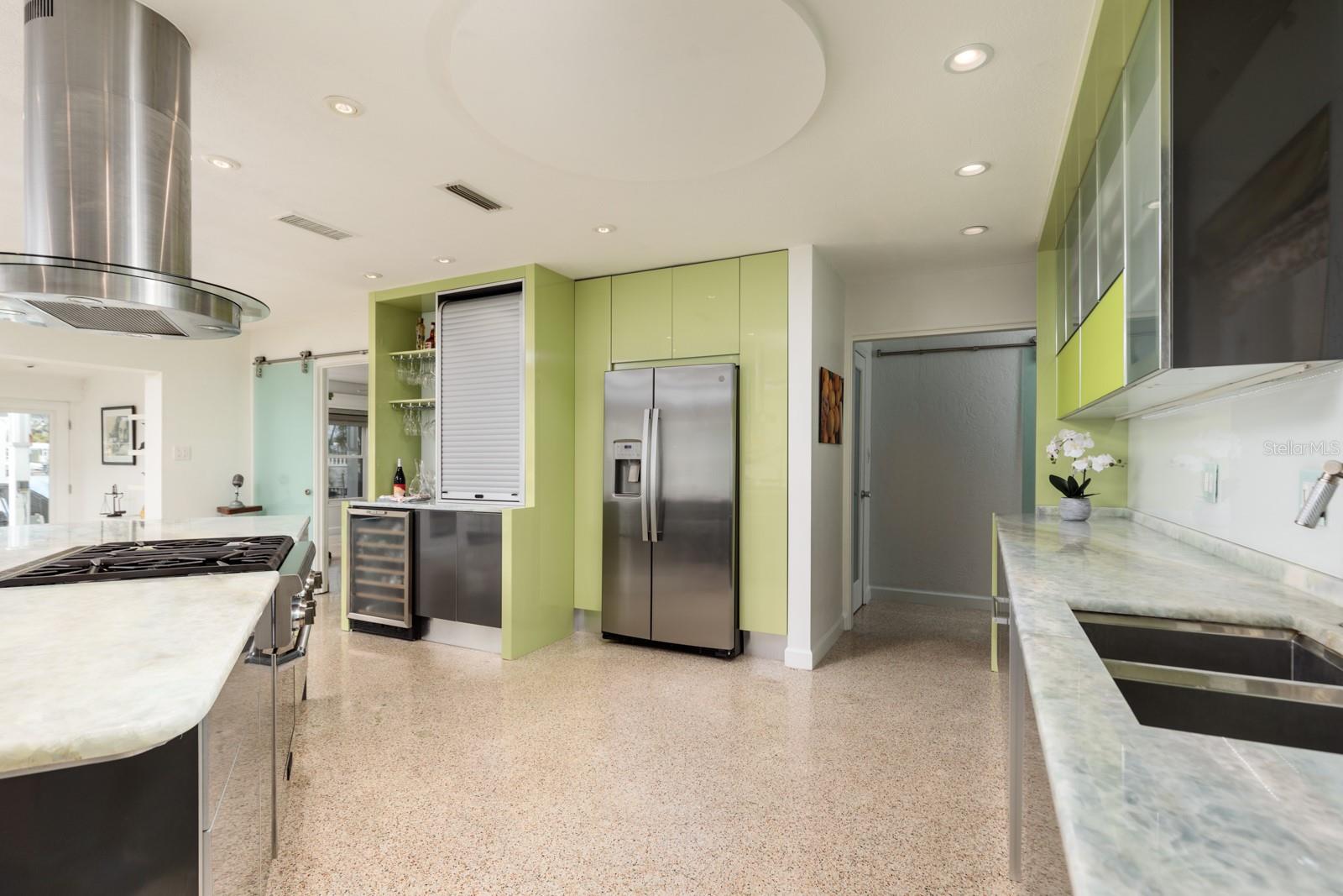 2487 W BAY ISLE DR SE, ST PETERSBURG, FL, 33705