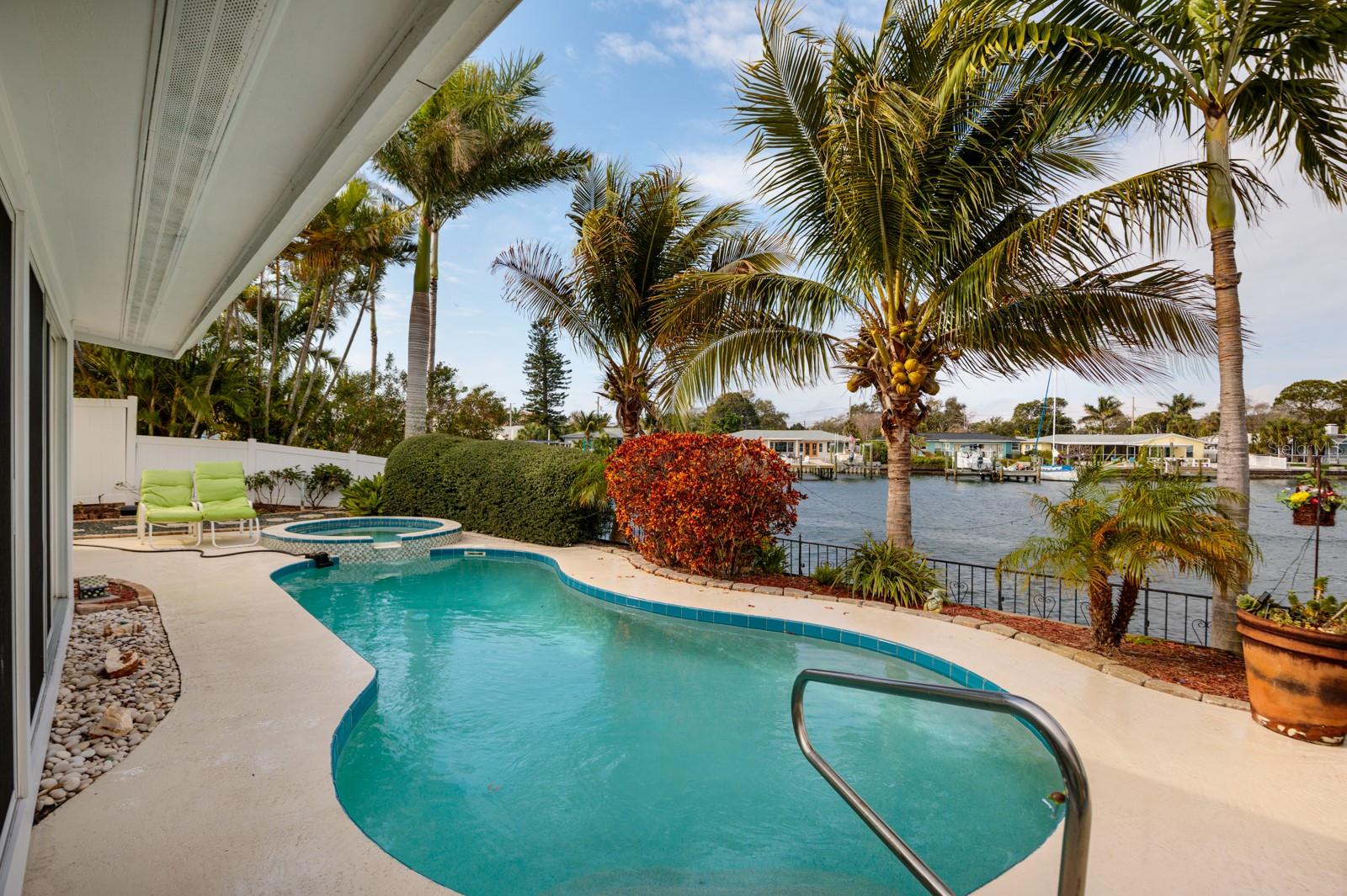 2487 W BAY ISLE DR SE, ST PETERSBURG, FL, 33705