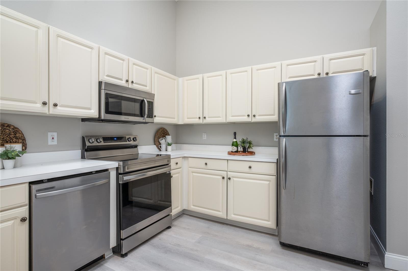711 SWAN LN, ALTAMONTE SPRINGS, FL, 32701