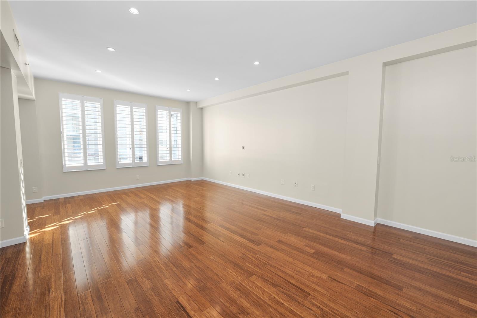 405 CENTRAL AVE #210, ST PETERSBURG, FL, 33701