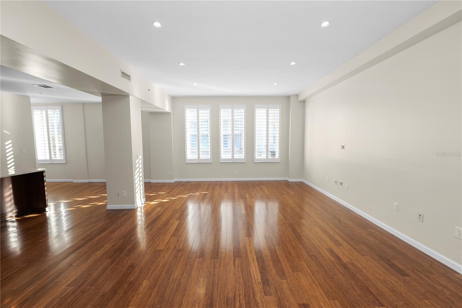 405 CENTRAL AVE #210, ST PETERSBURG, FL, 33701