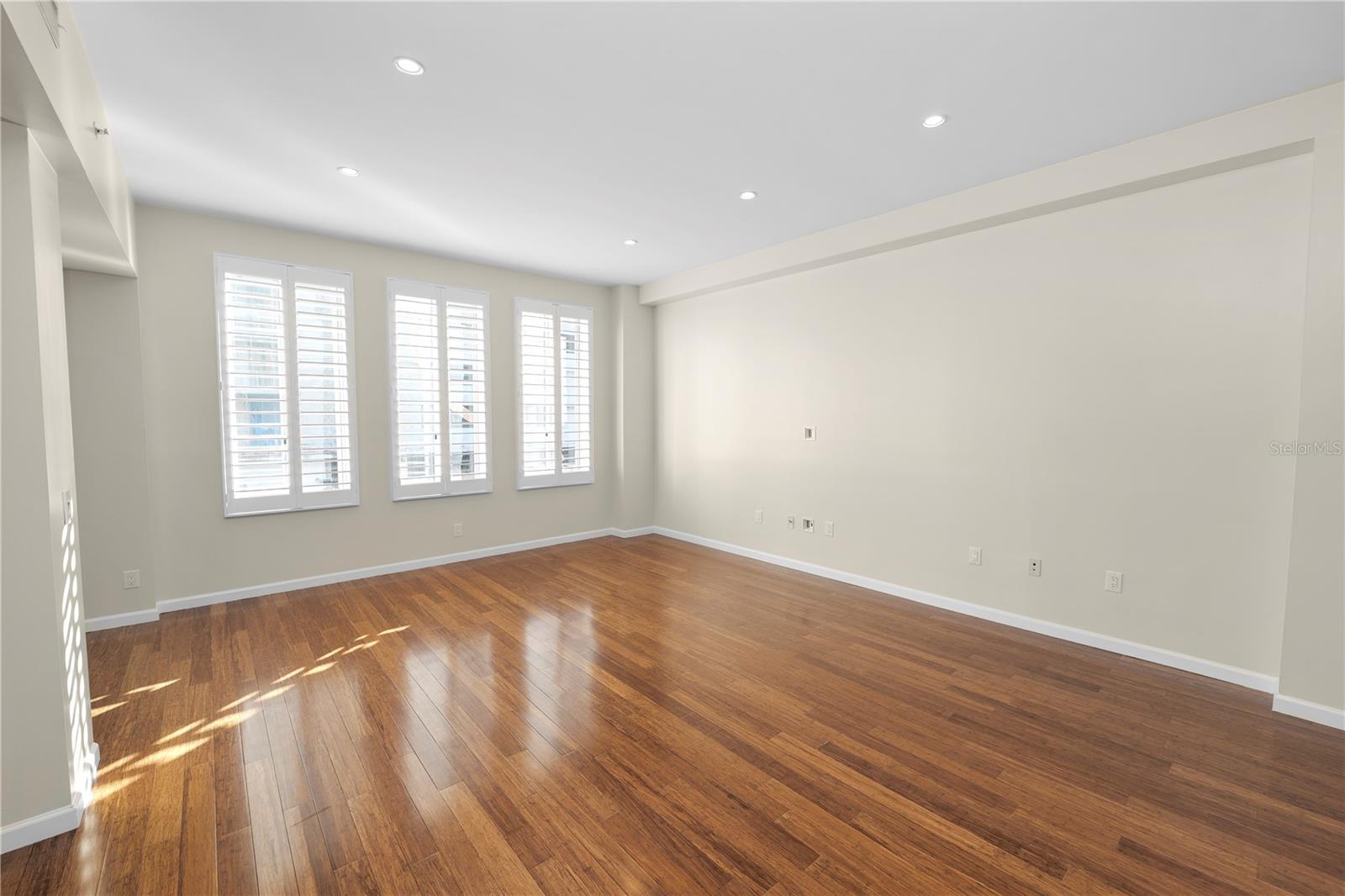405 CENTRAL AVE #210, ST PETERSBURG, FL, 33701