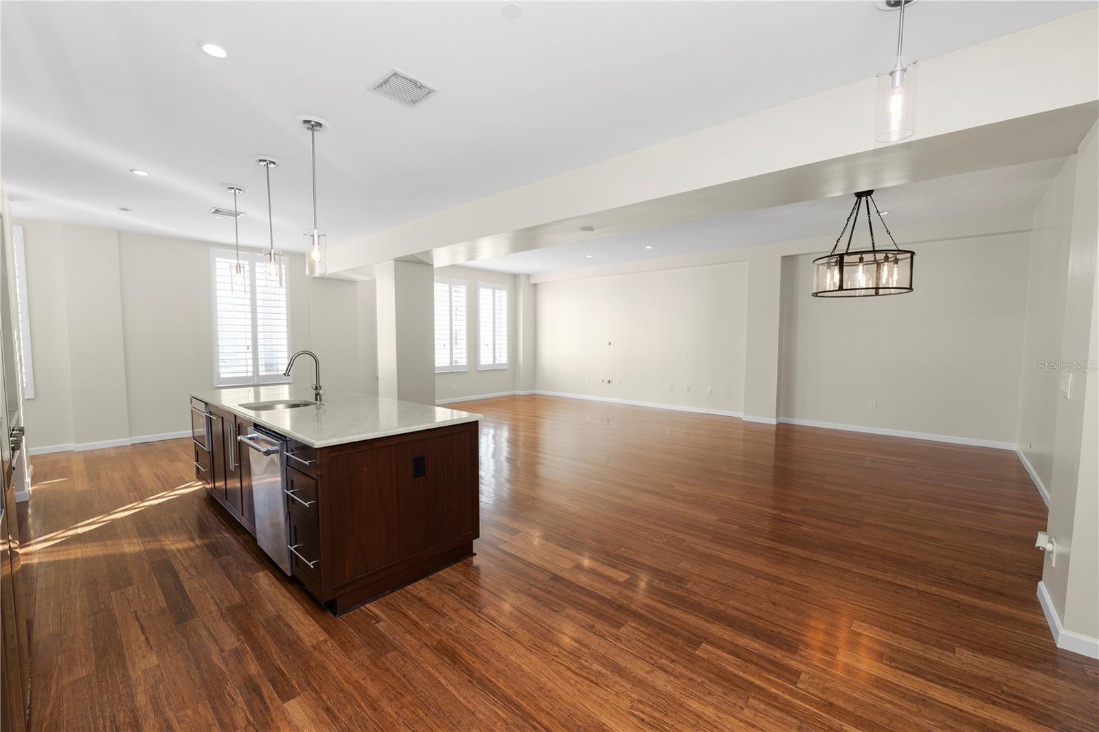 405 CENTRAL AVE #210, ST PETERSBURG, FL, 33701