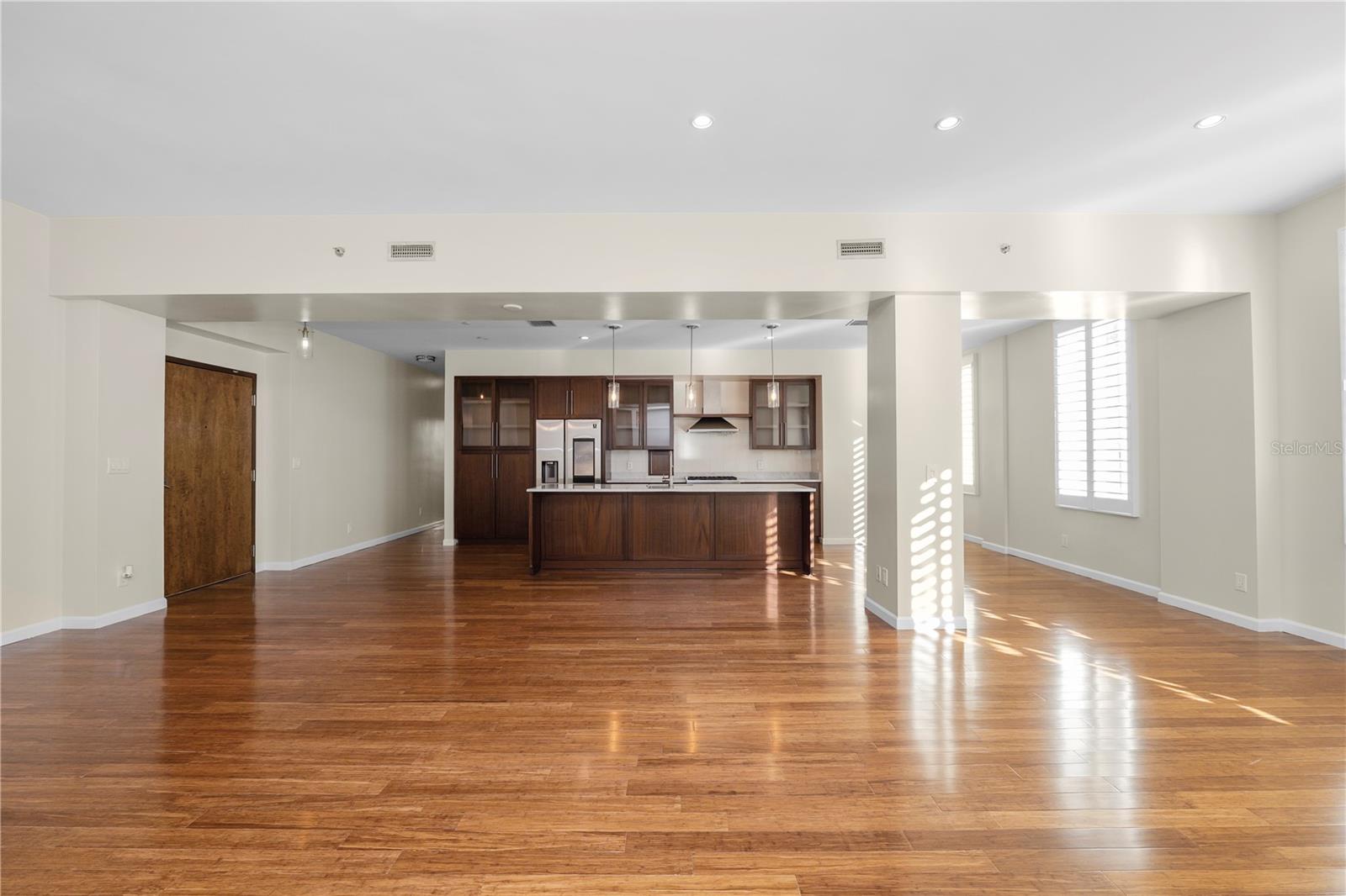 405 CENTRAL AVE #210, ST PETERSBURG, FL, 33701