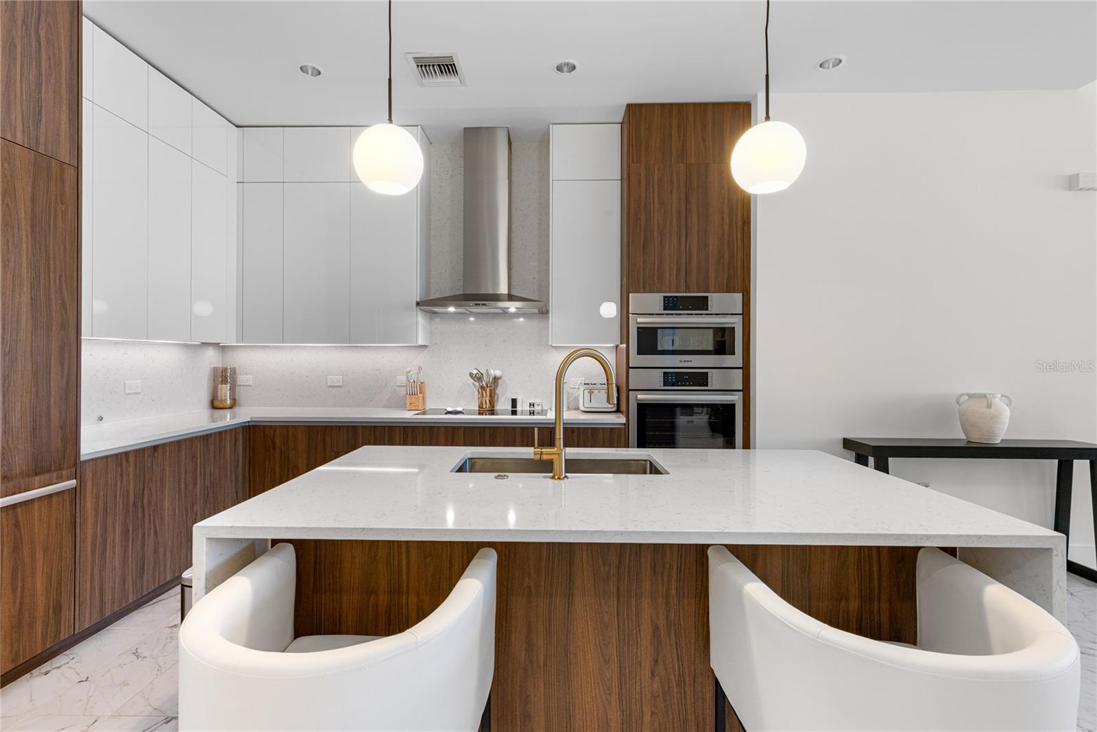 777 3RD AVE N #1702, ST PETERSBURG, FL, 33701