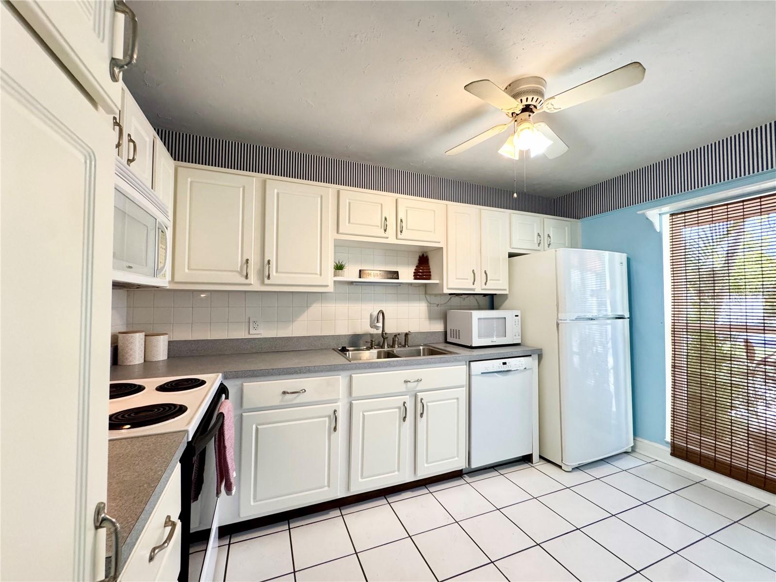 2058 SUNSET POINT RD #11, CLEARWATER, FL, 33765