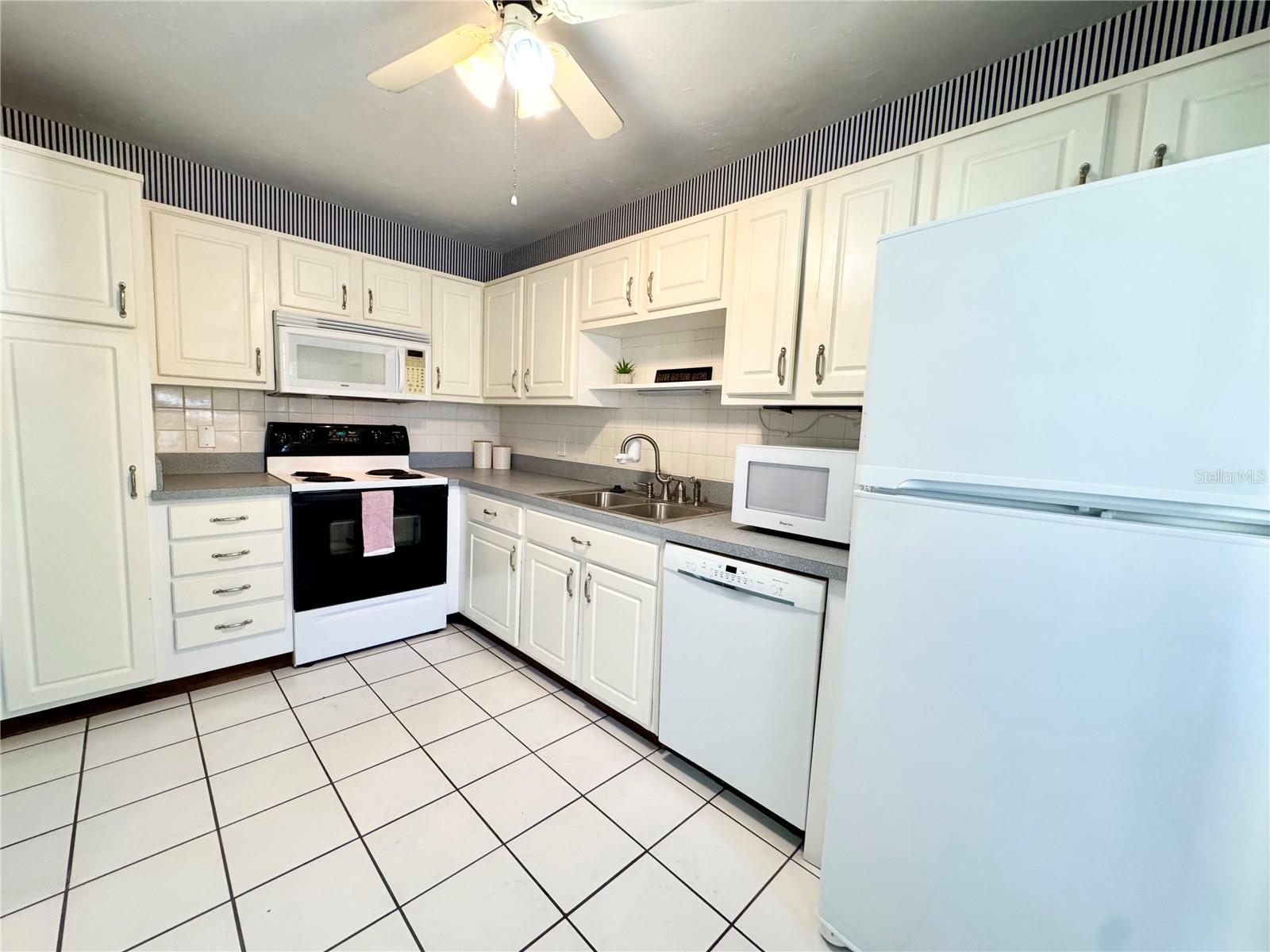 2058 SUNSET POINT RD #11, CLEARWATER, FL, 33765