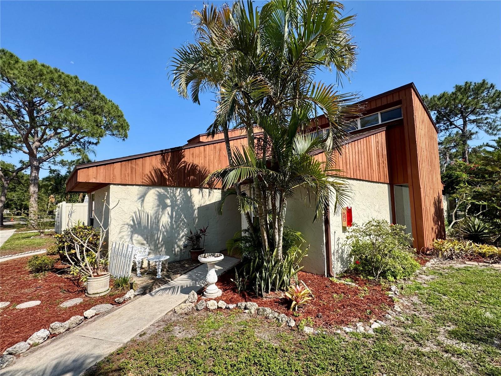 2058 SUNSET POINT RD #11, CLEARWATER, FL, 33765