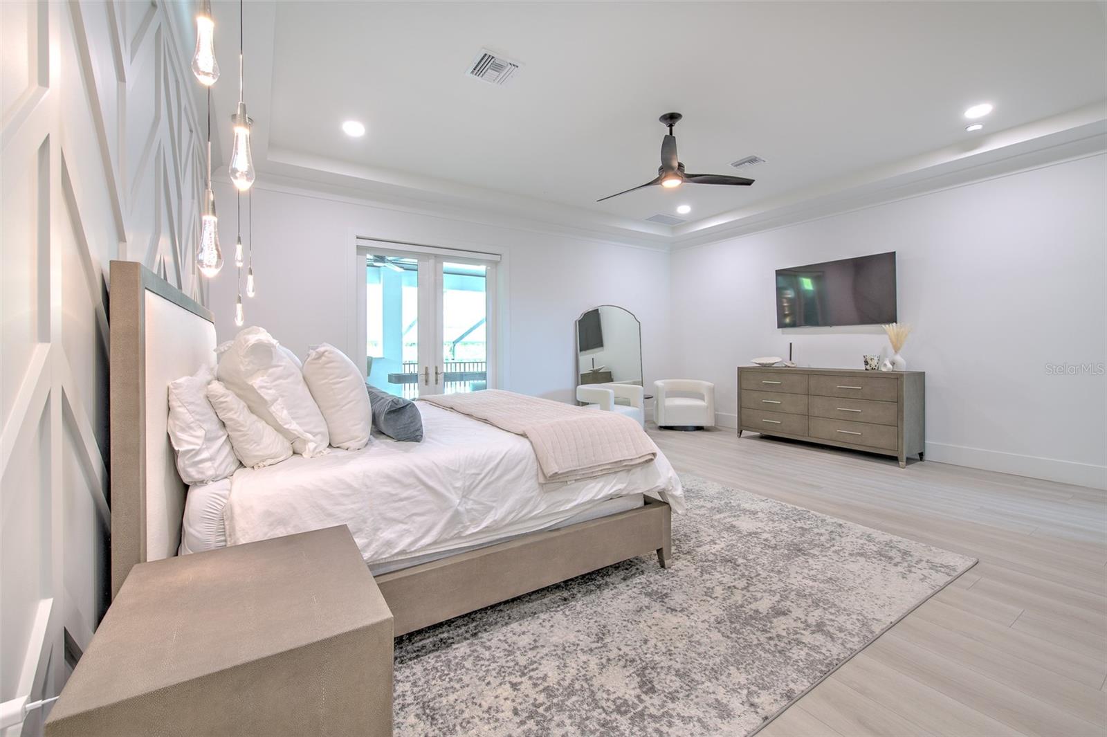 4815 W SUNSET BLVD, TAMPA, FL, 33629