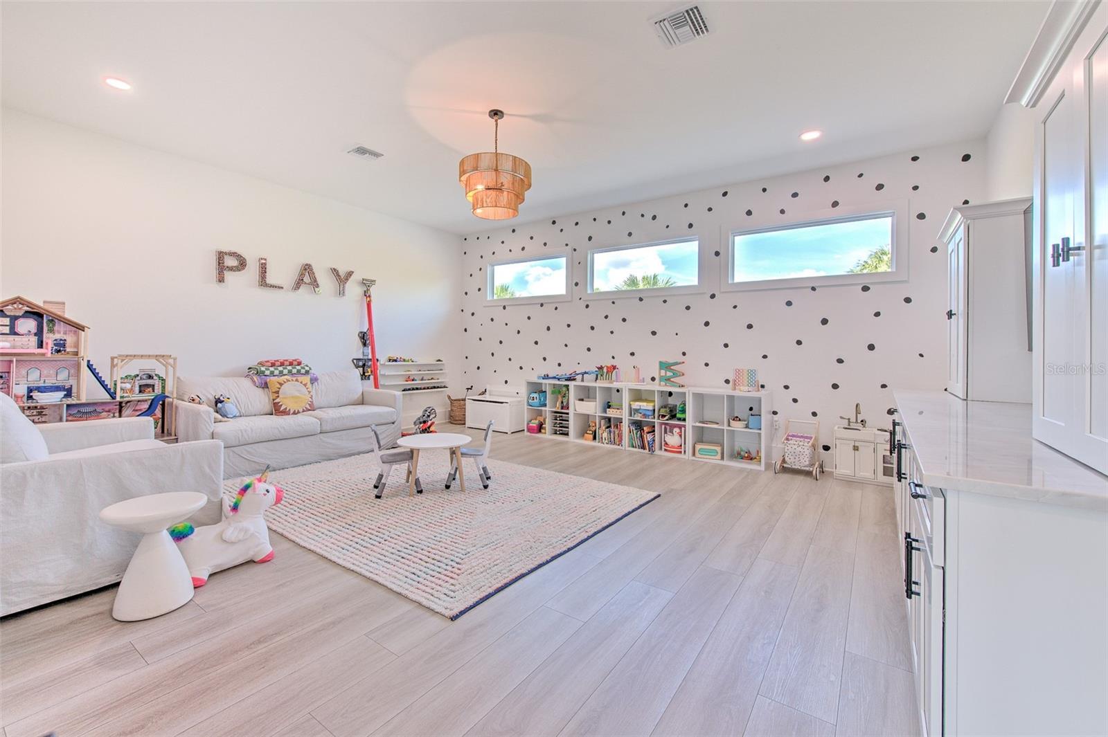 4815 W SUNSET BLVD, TAMPA, FL, 33629