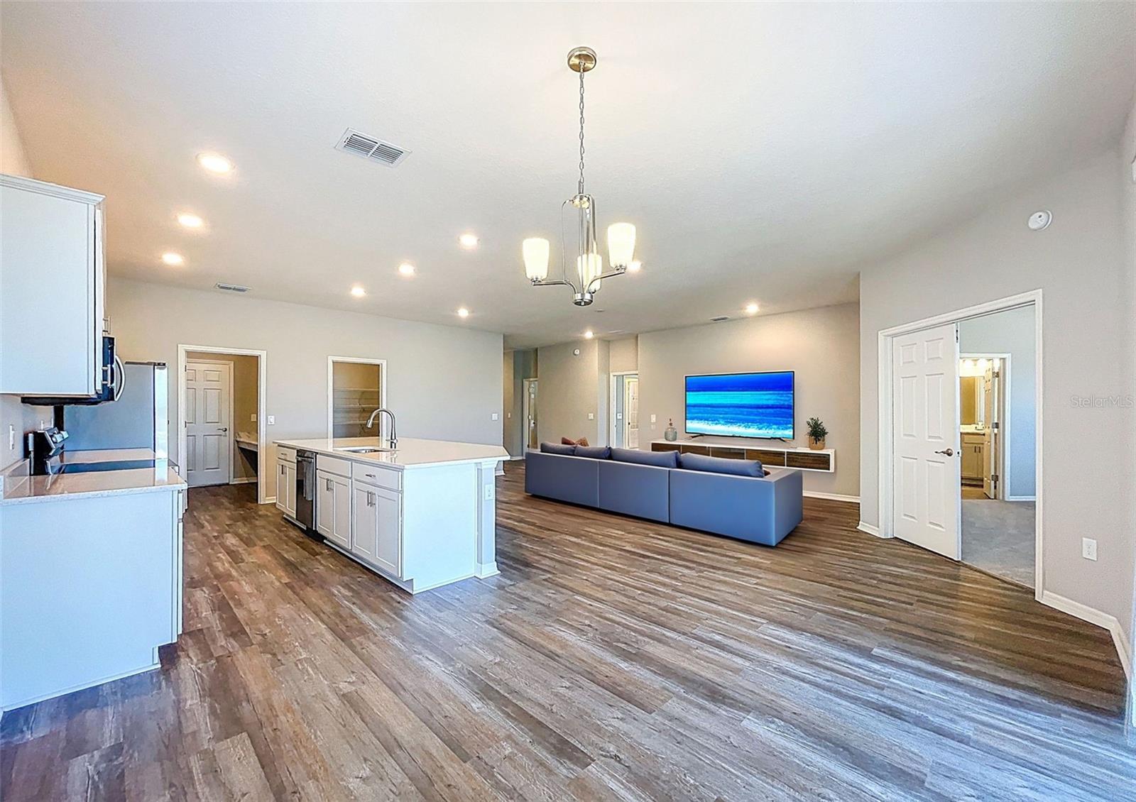 1121 MOUNTAIN FLOWER LN, DAVENPORT, FL, 33837