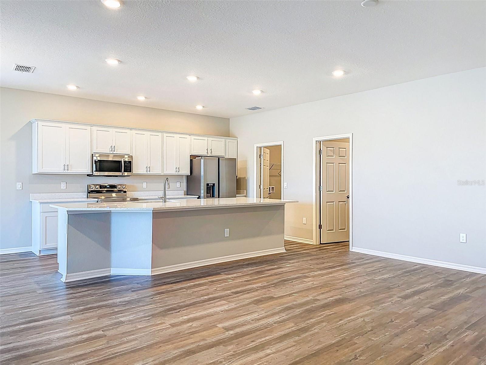 1121 MOUNTAIN FLOWER LN, DAVENPORT, FL, 33837