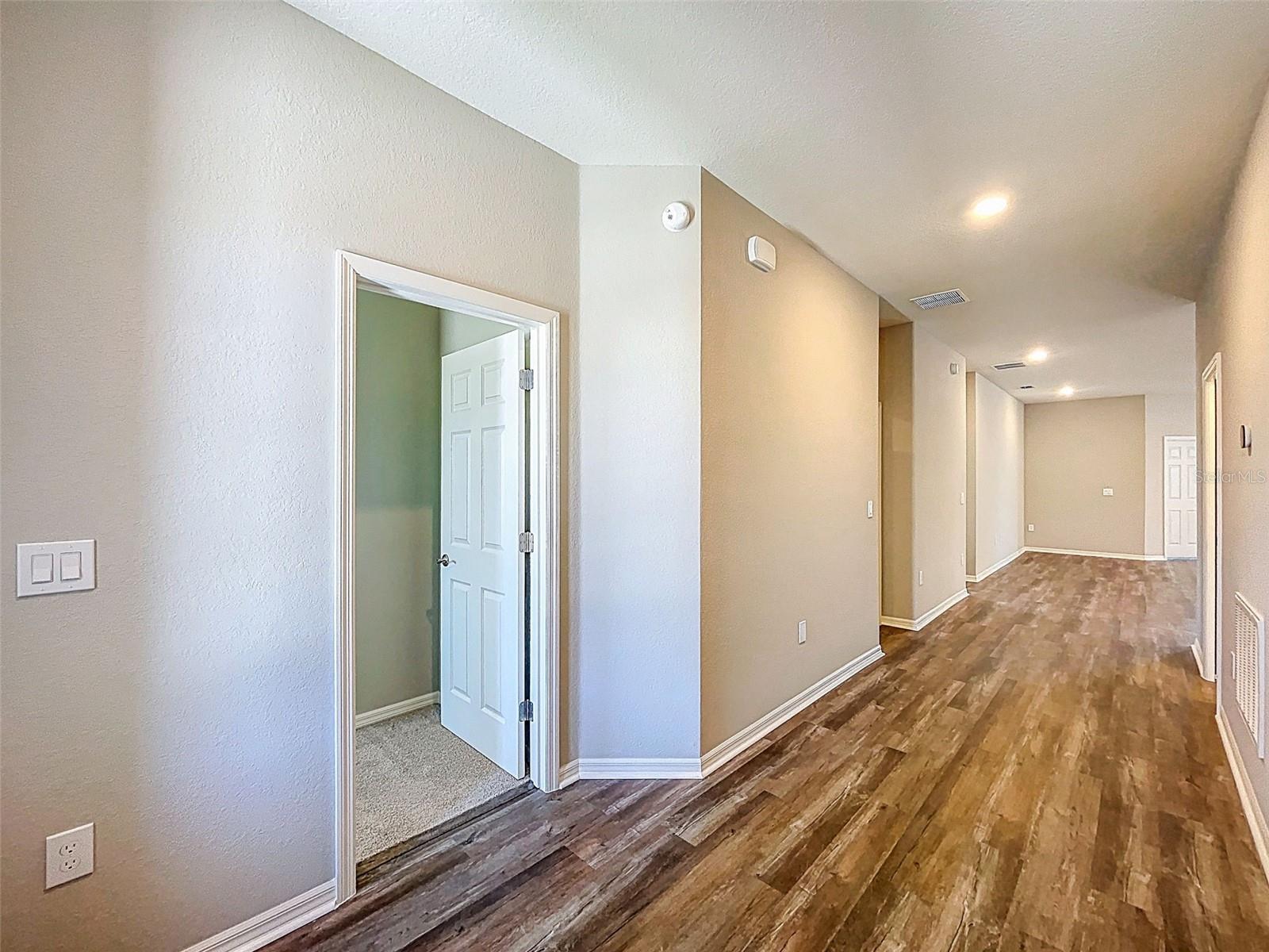1121 MOUNTAIN FLOWER LN, DAVENPORT, FL, 33837