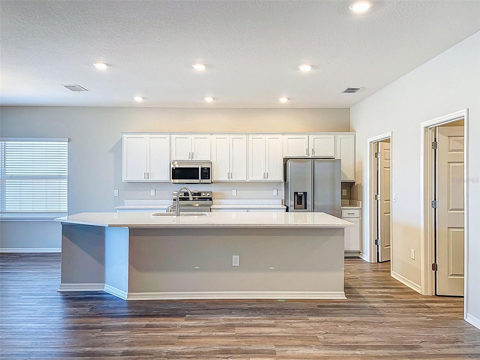 1121 MOUNTAIN FLOWER LN, DAVENPORT, FL, 33837