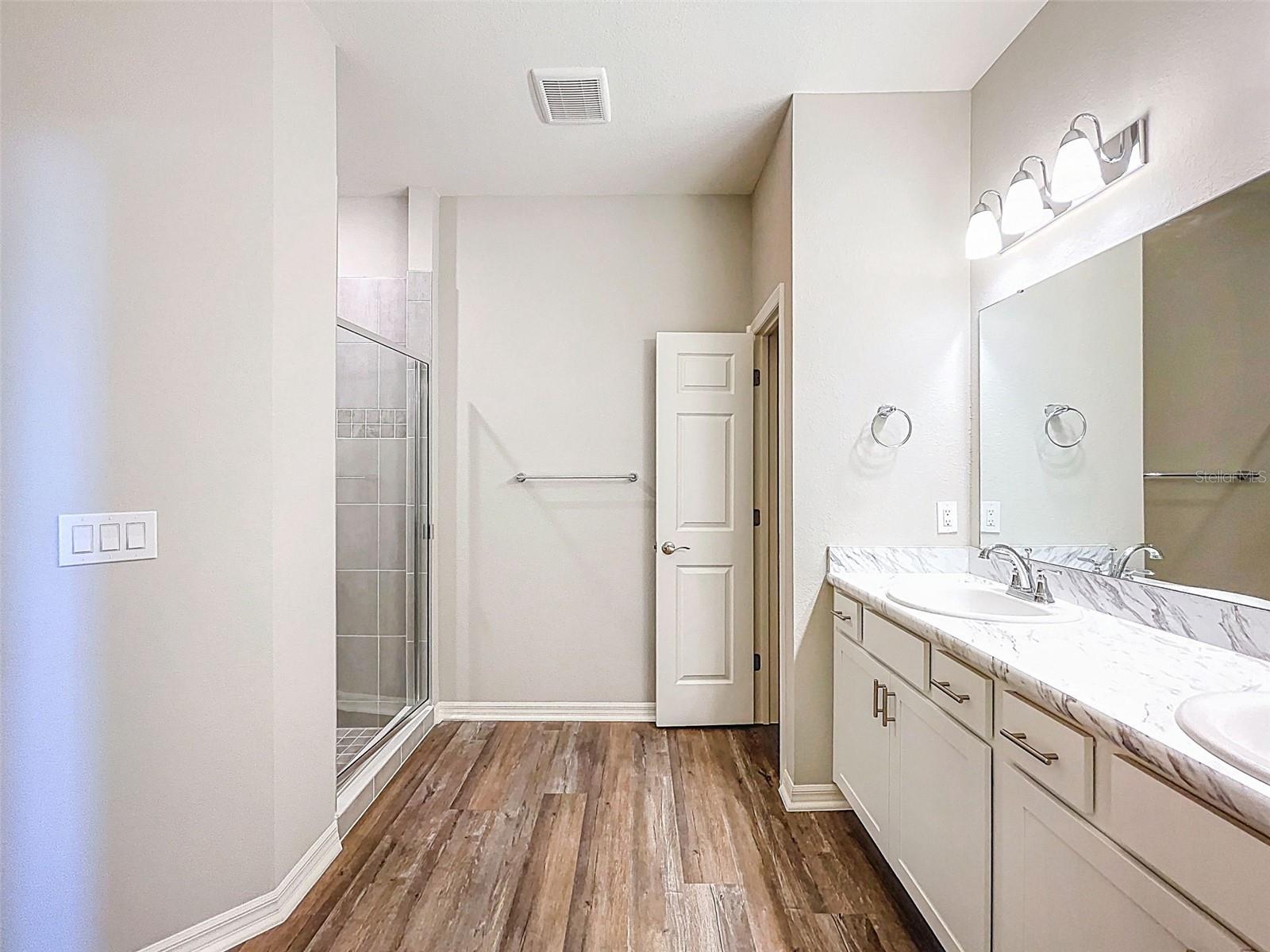 1121 MOUNTAIN FLOWER LN, DAVENPORT, FL, 33837