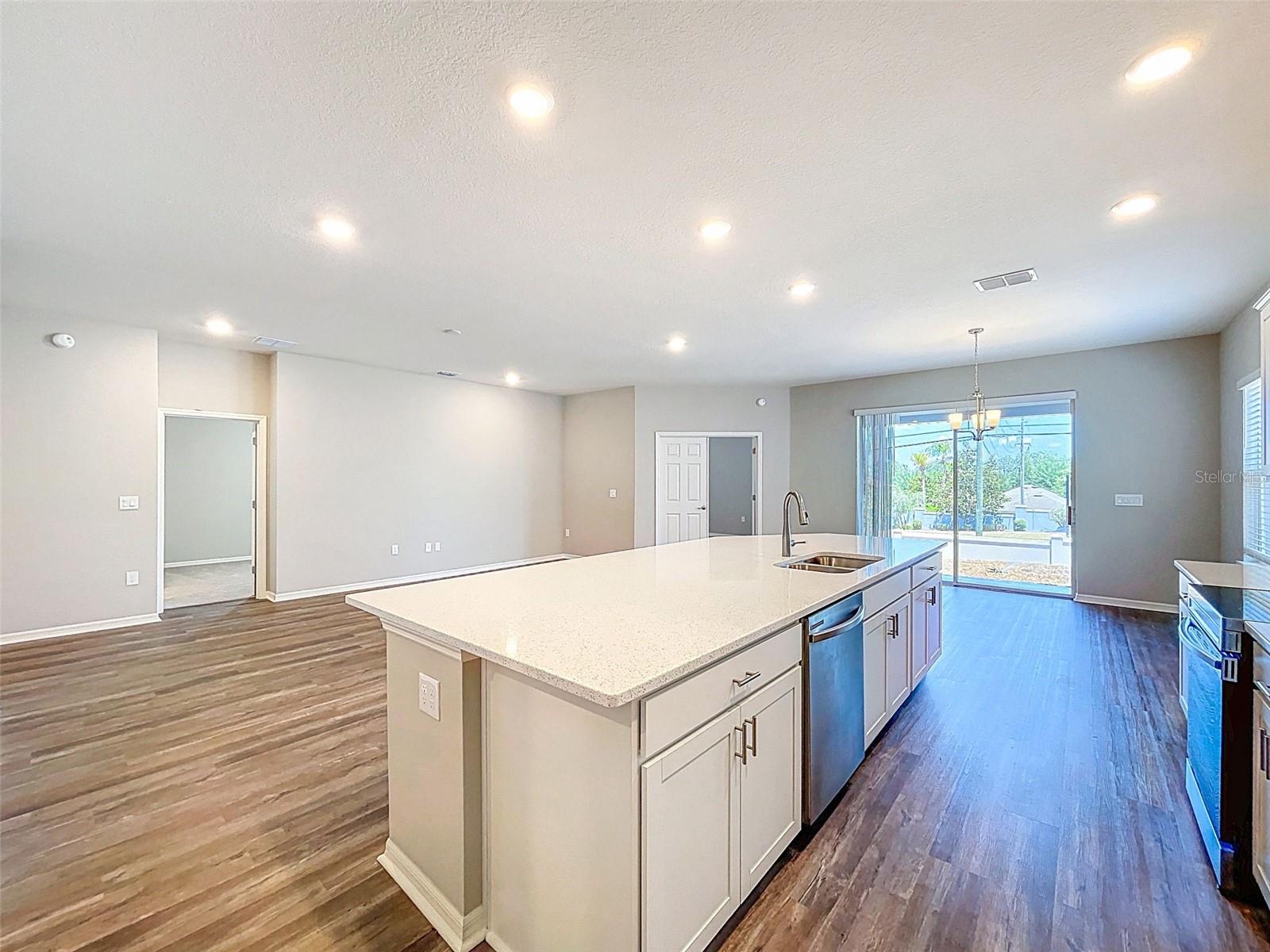 1121 MOUNTAIN FLOWER LN, DAVENPORT, FL, 33837