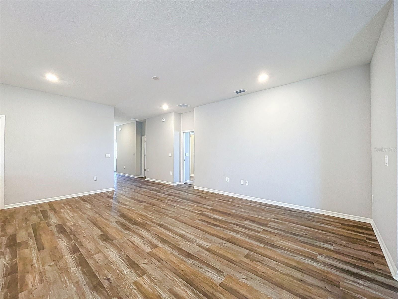 1121 MOUNTAIN FLOWER LN, DAVENPORT, FL, 33837