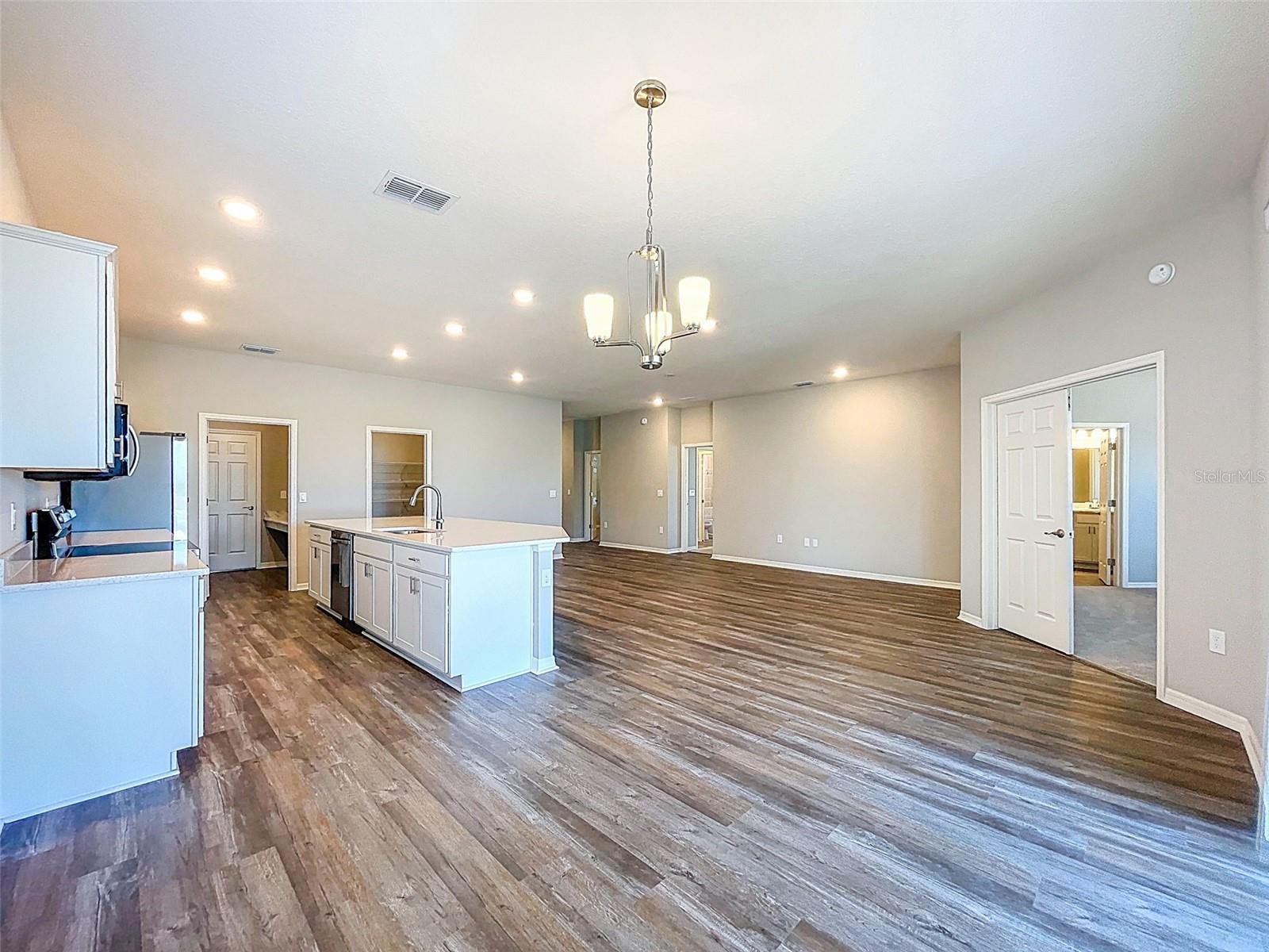 1121 MOUNTAIN FLOWER LN, DAVENPORT, FL, 33837