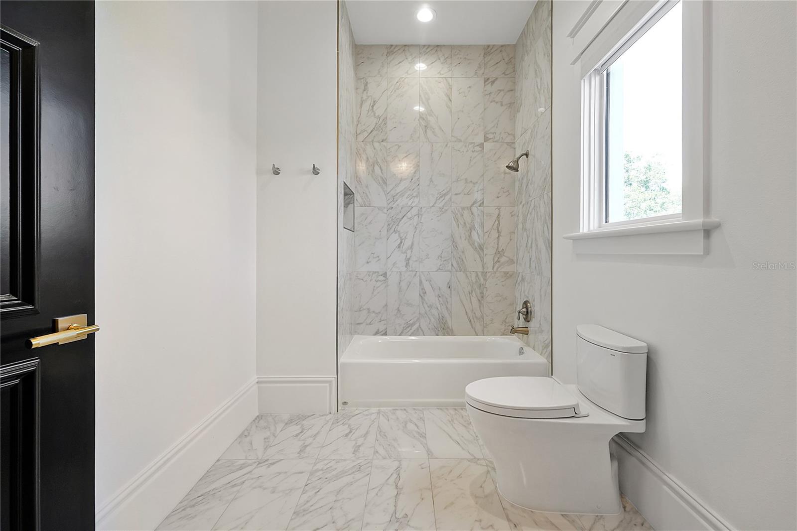 O6304800 Property Photo