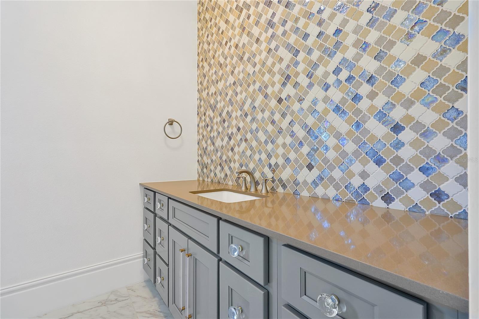 O6304800 Property Photo