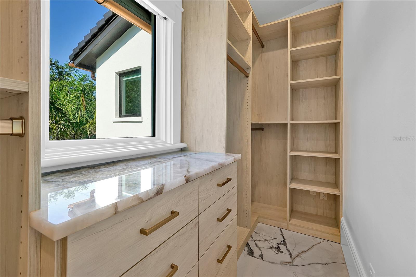 O6304800 Property Photo