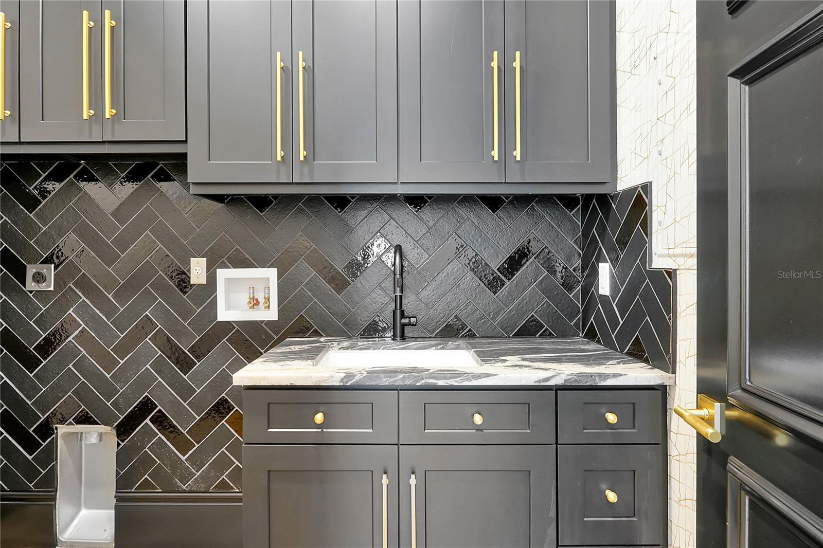 O6304800 Property Photo