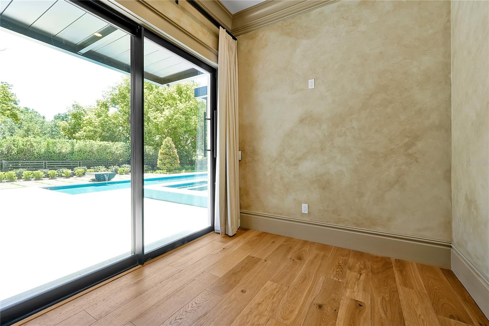 O6304800 Property Photo