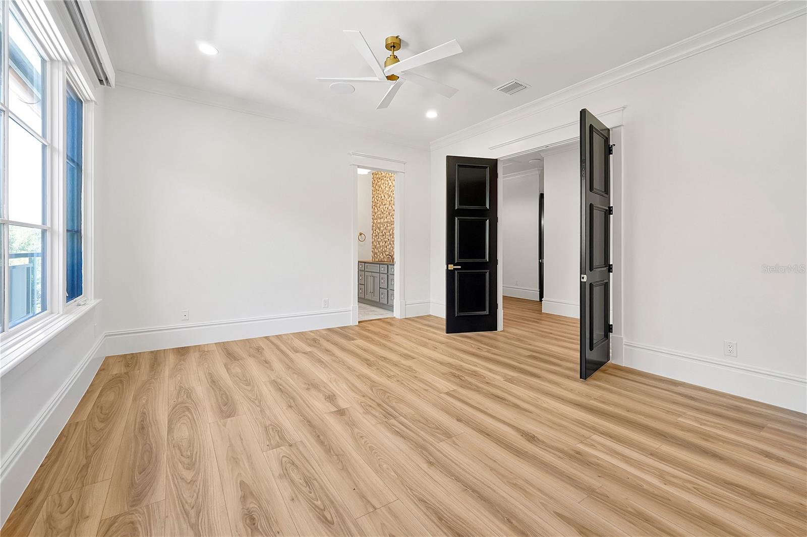 O6304800 Property Photo