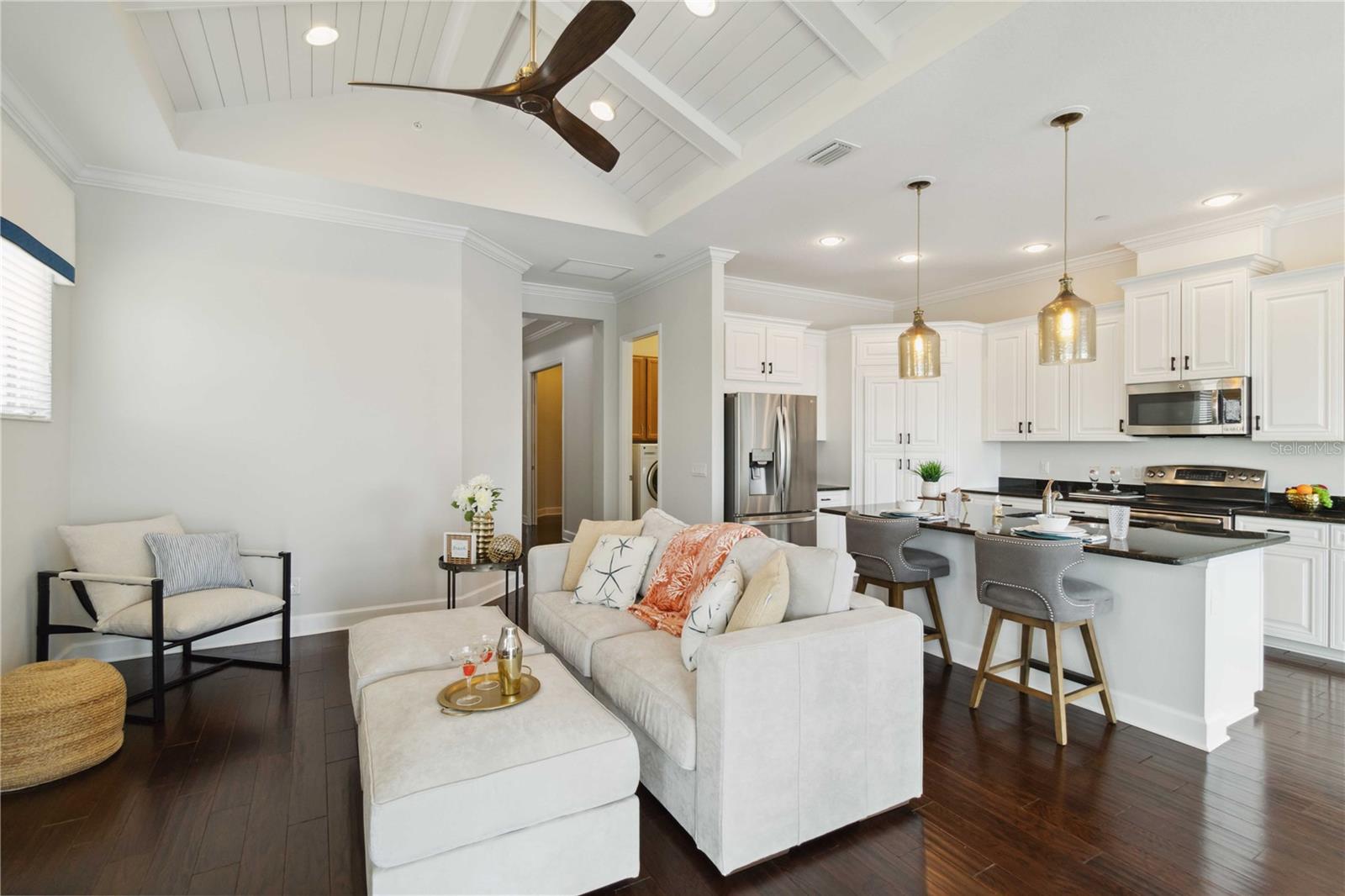 230 SAPPHIRE LAKE DR #201, BRADENTON, FL, 34209