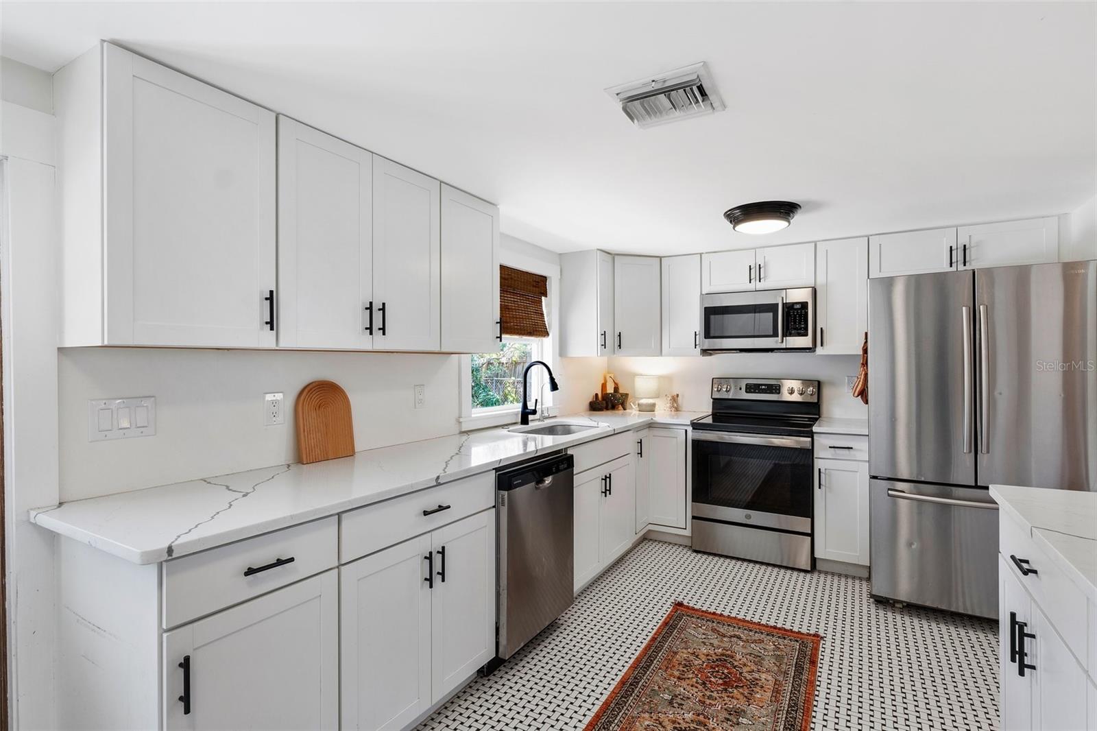 815 HAND AVE, SARASOTA, FL, 34232