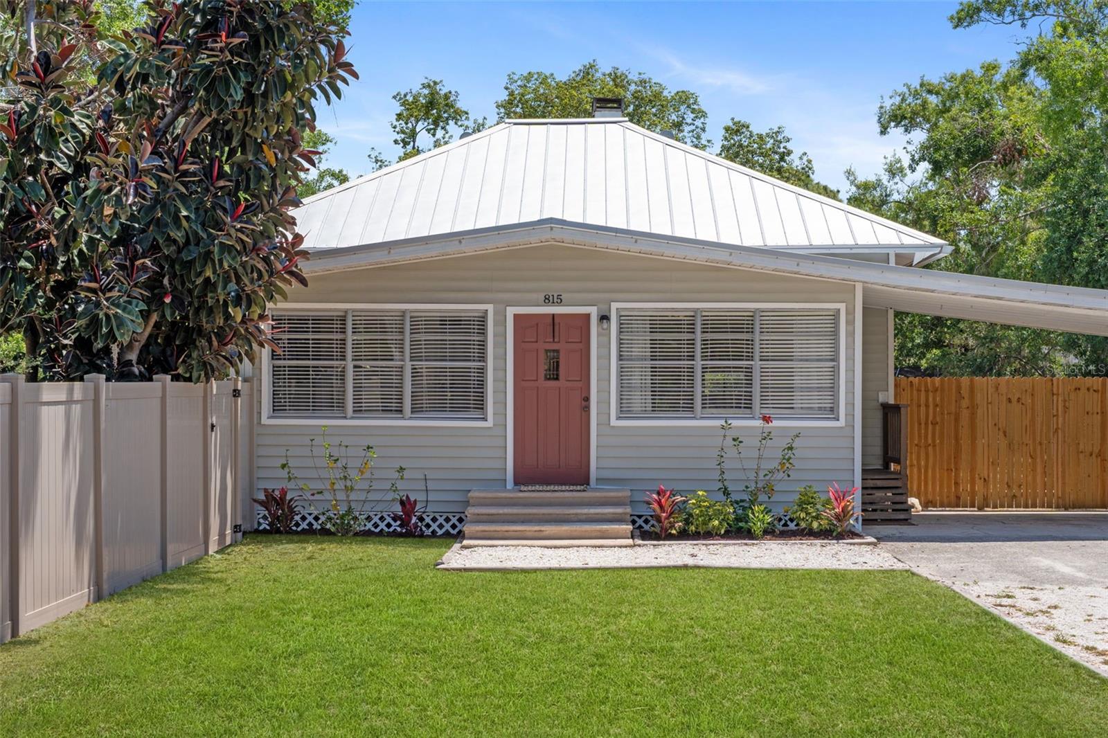 815 HAND AVE, SARASOTA, FL, 34232