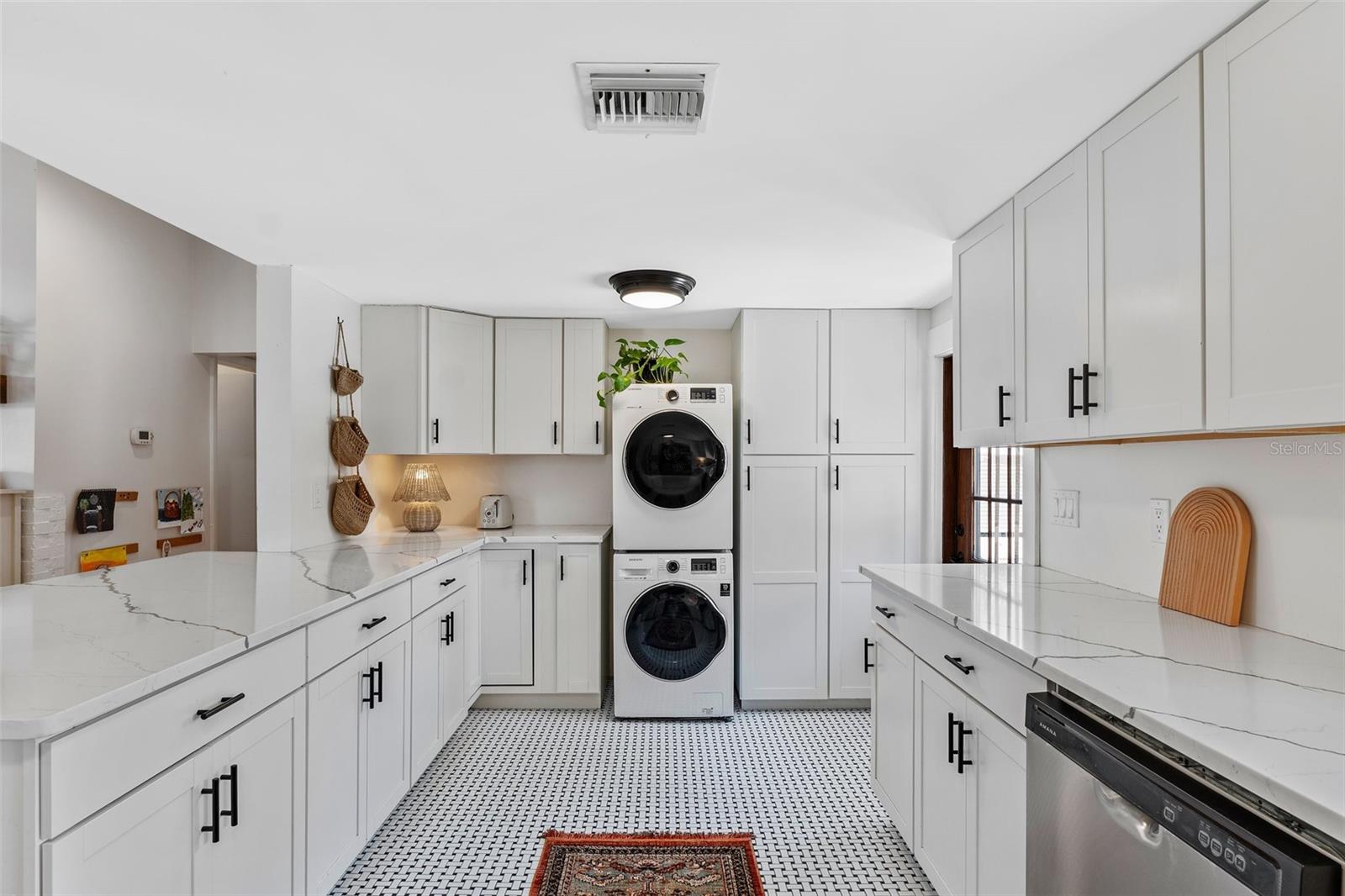 815 HAND AVE, SARASOTA, FL, 34232