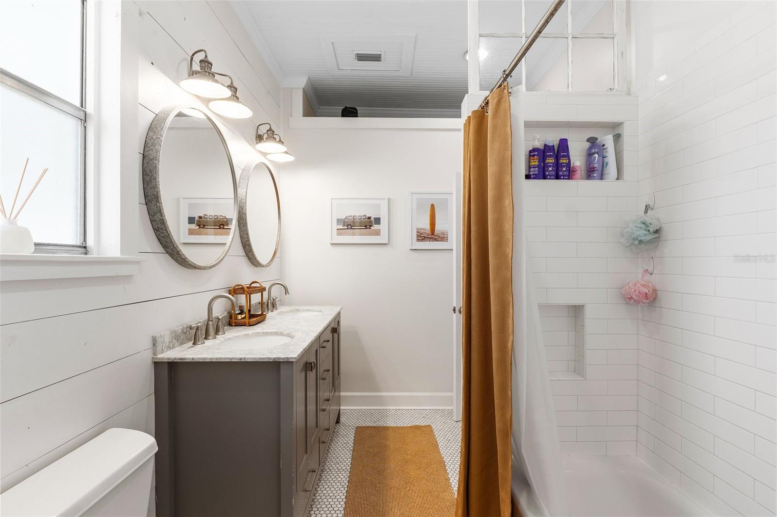 815 HAND AVE, SARASOTA, FL, 34232