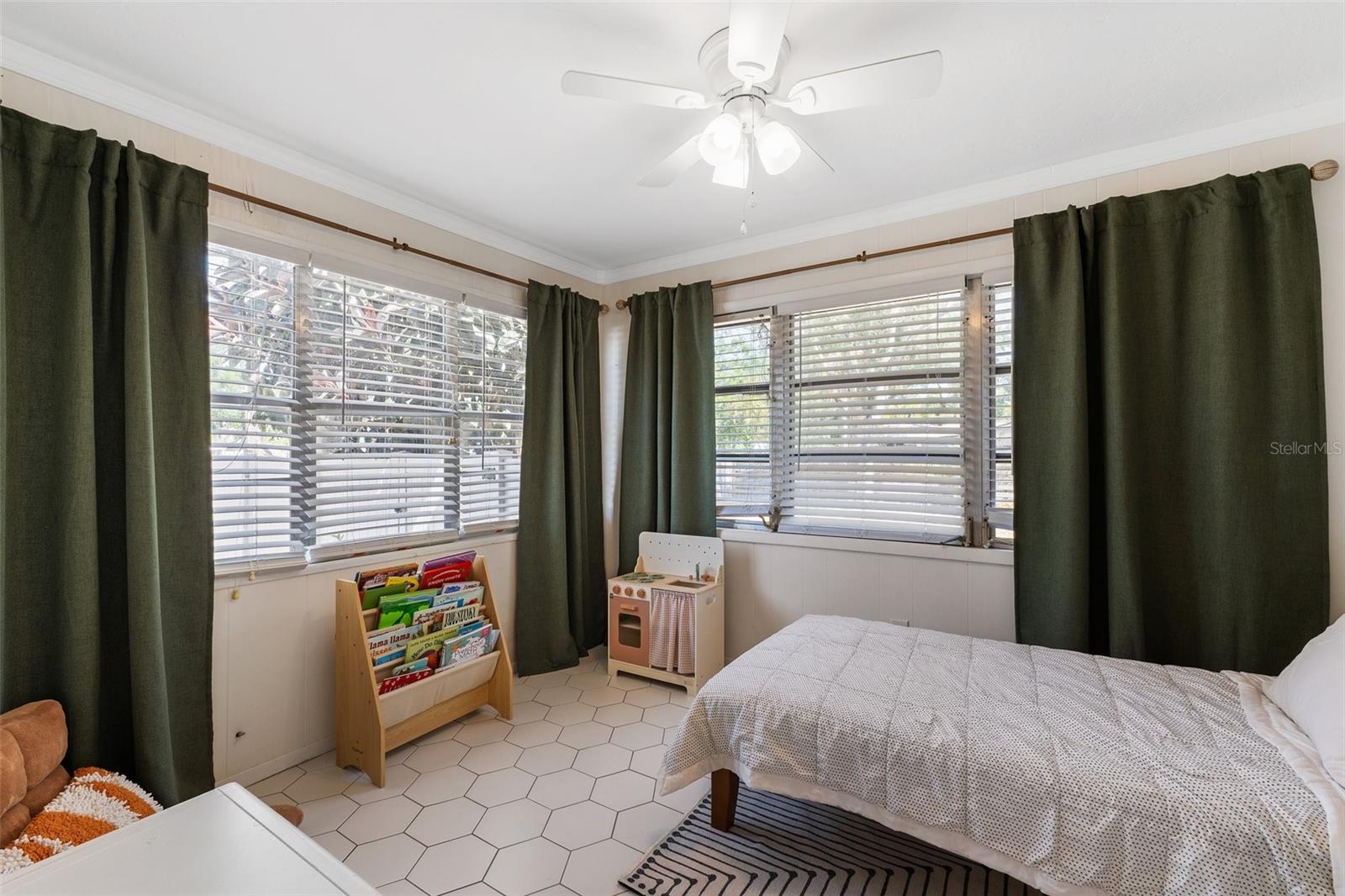 815 HAND AVE, SARASOTA, FL, 34232