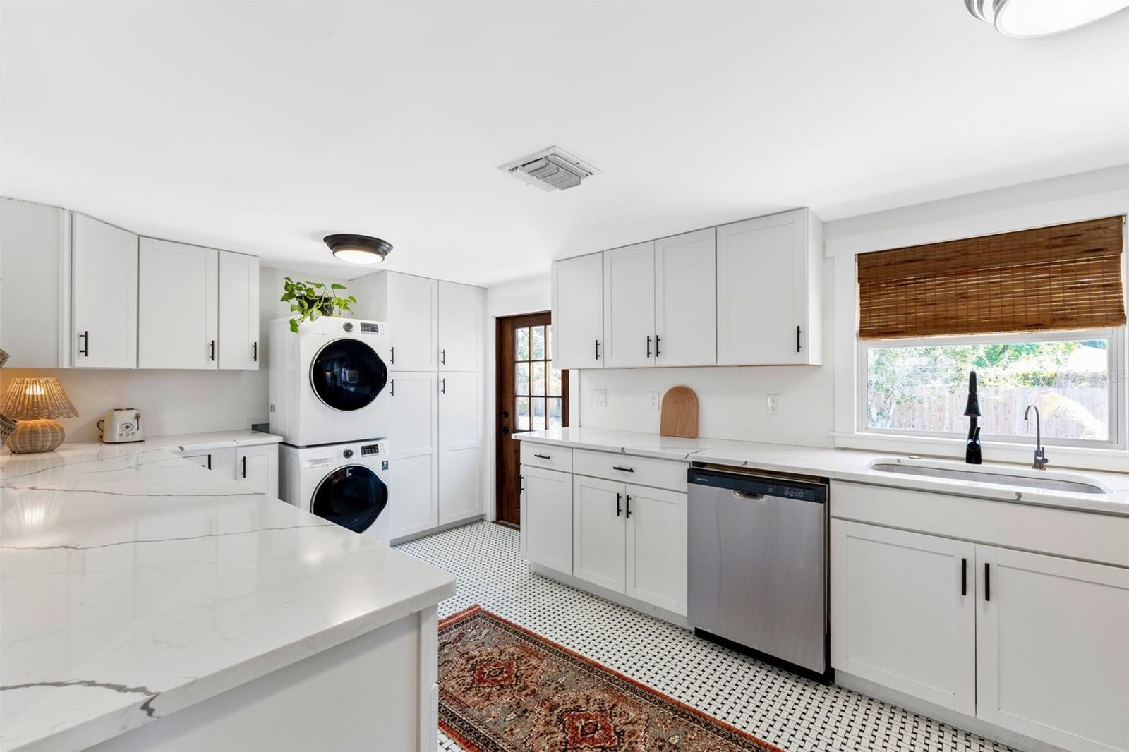 815 HAND AVE, SARASOTA, FL, 34232