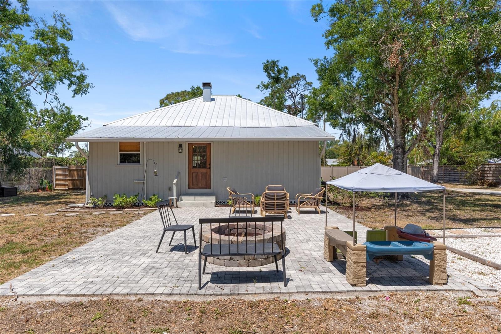 815 HAND AVE, SARASOTA, FL, 34232