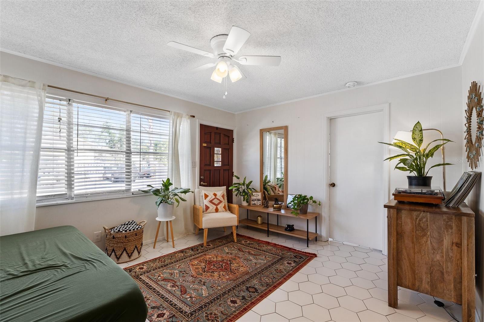 815 HAND AVE, SARASOTA, FL, 34232