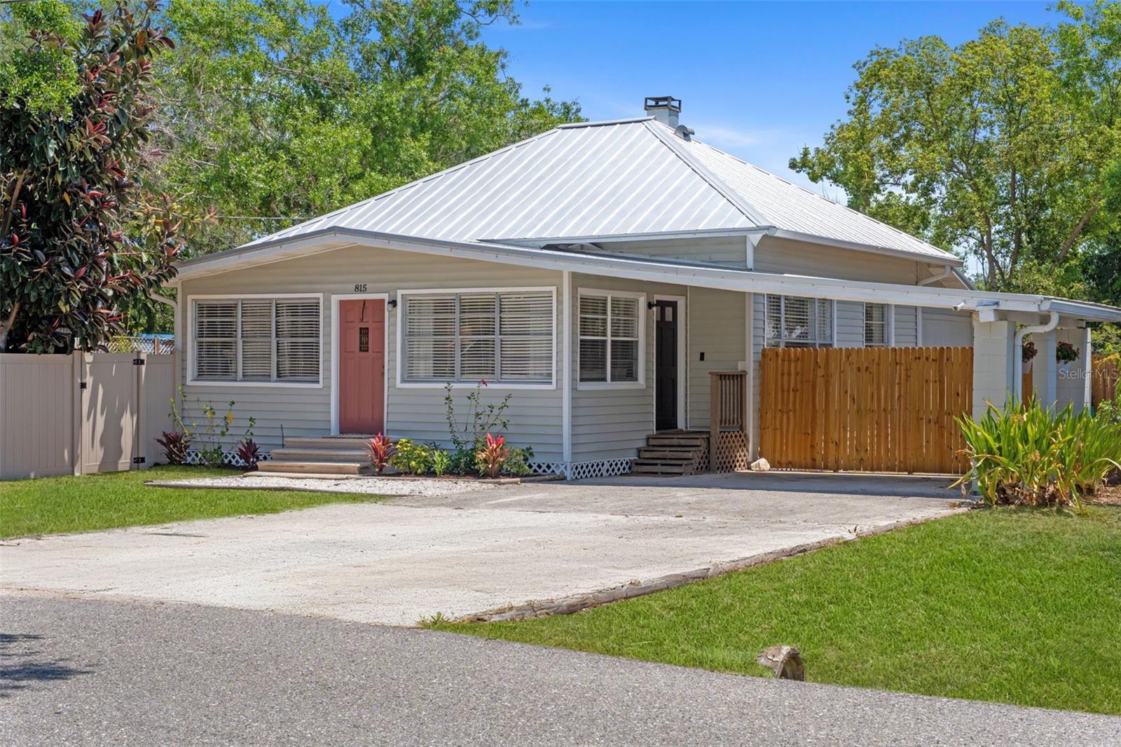 815 HAND AVE, SARASOTA, FL, 34232