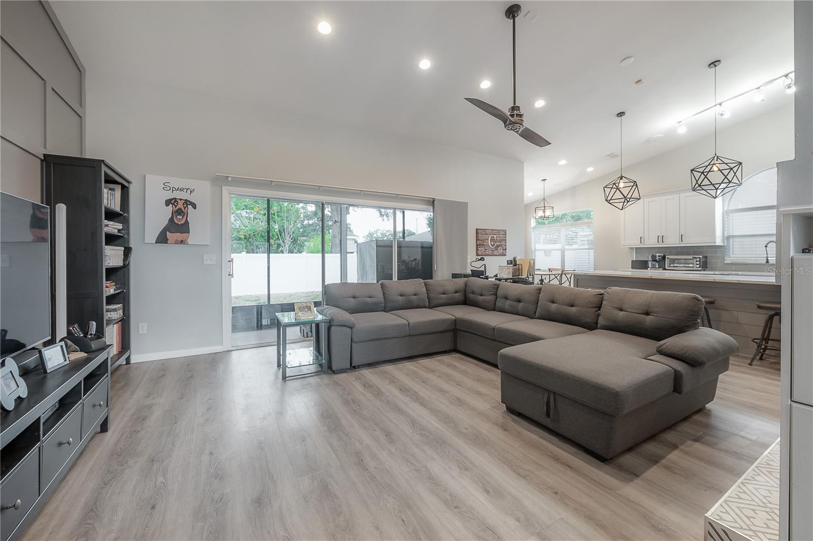 905 CLEARCREEK DR, TAMPA, FL, 33613